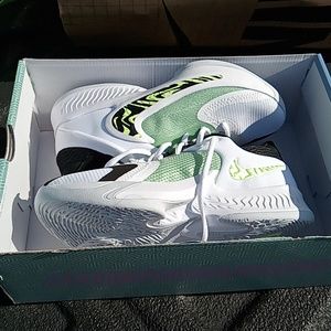 Nike freak 4 (gs) white black barely volt